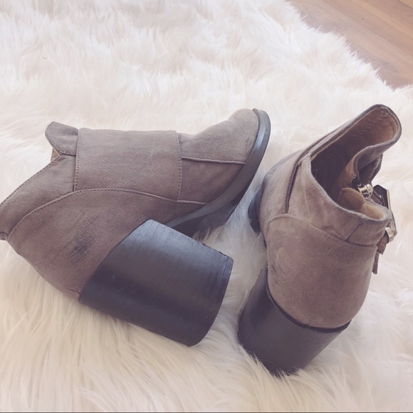 Pointy Buckle Zipper Bootie - Picture 3 of 3